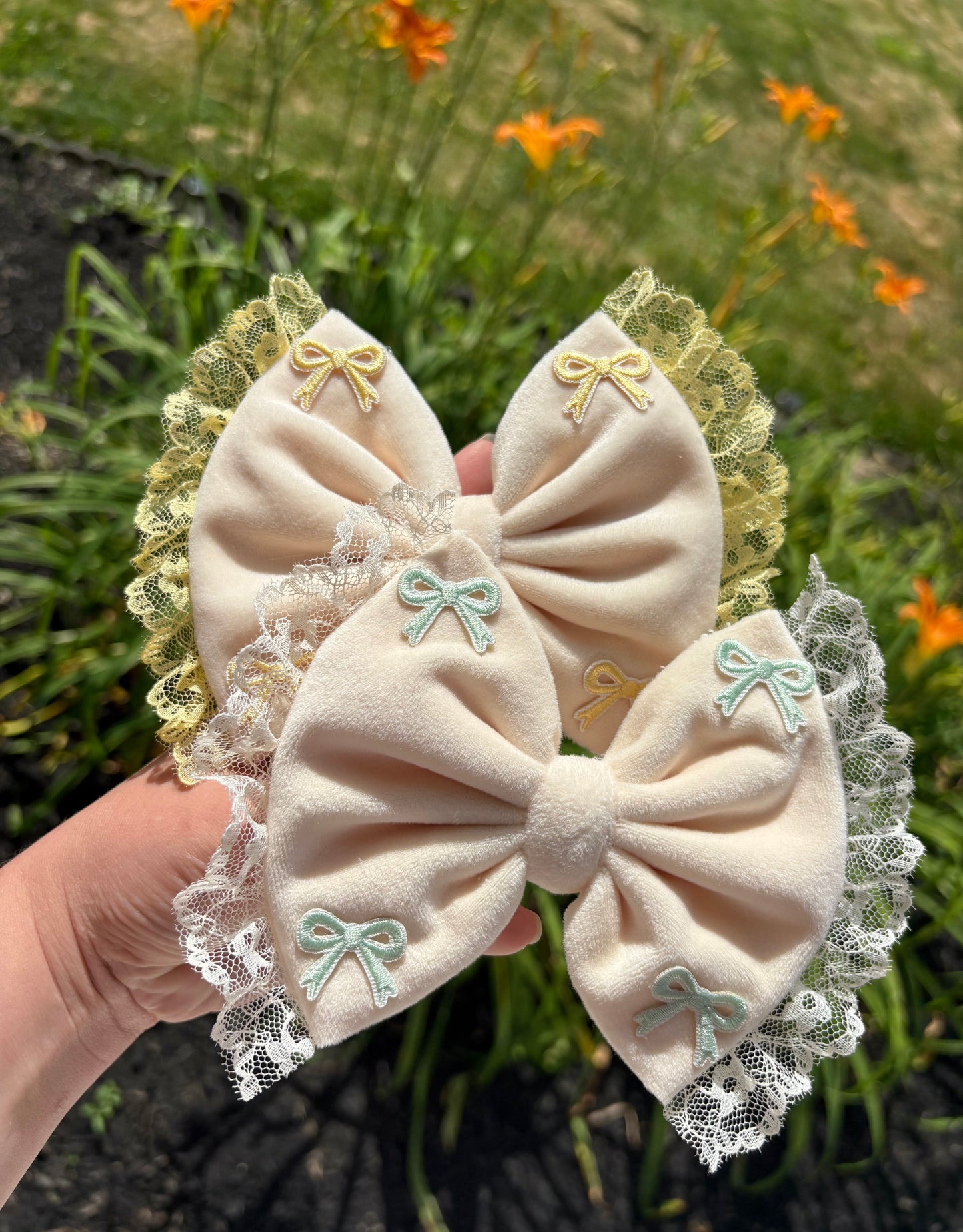 Green & yellow Bows + lace